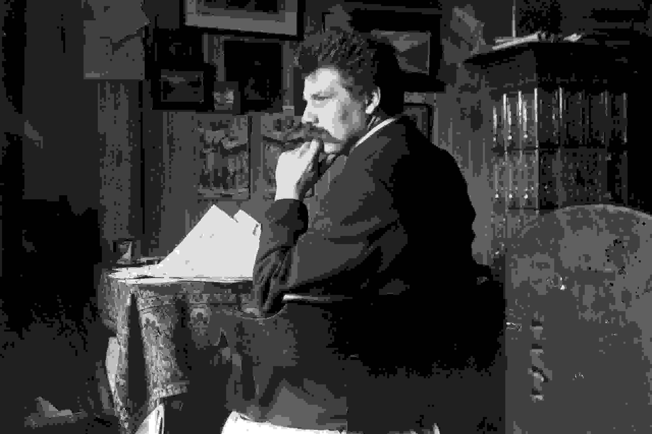 Albert Schweitzer am Schreibtisch in Strassburg
