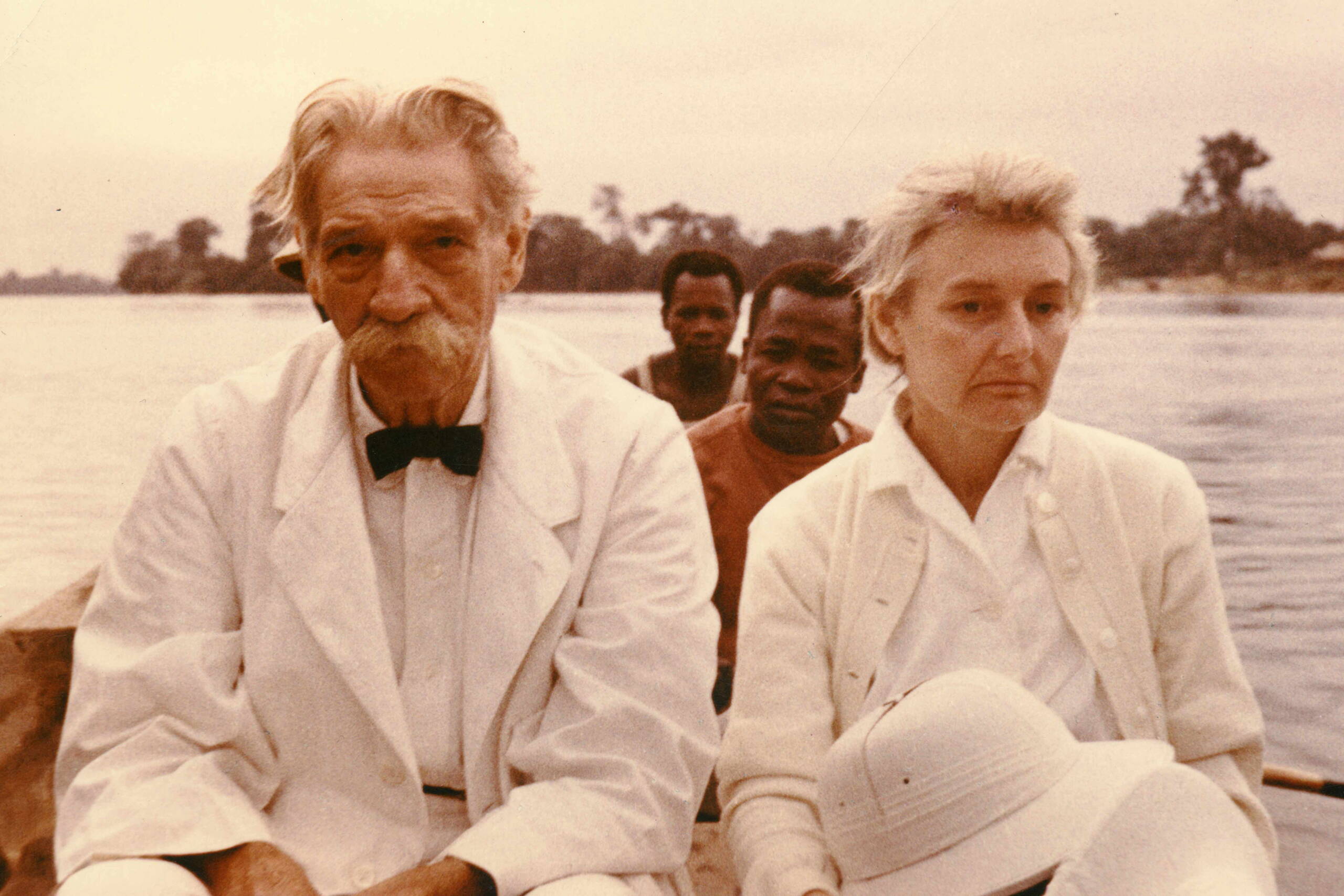 Albert Schweitzer und Ali Silver auf dem Ogowe River
